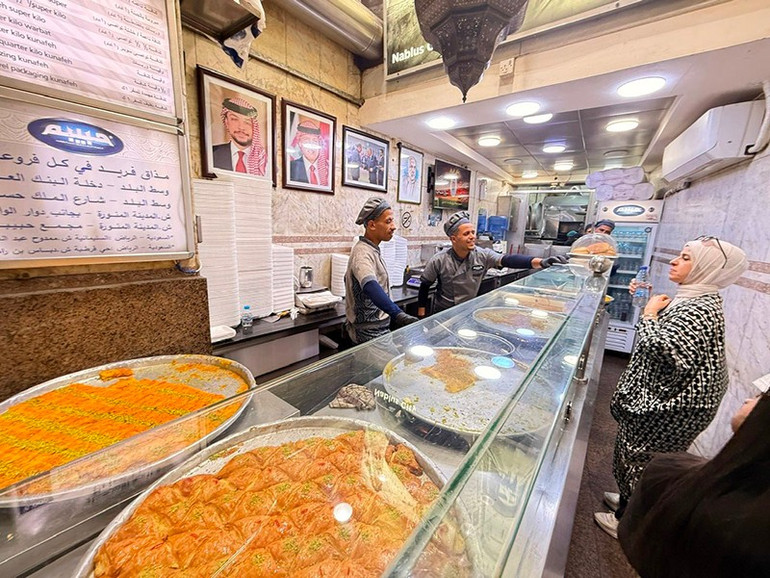 Một món bánh truyền thống của người Jordan. z6701805163438-2bdf7fa3ccfaf5f75cb253ccf7049388.jpg