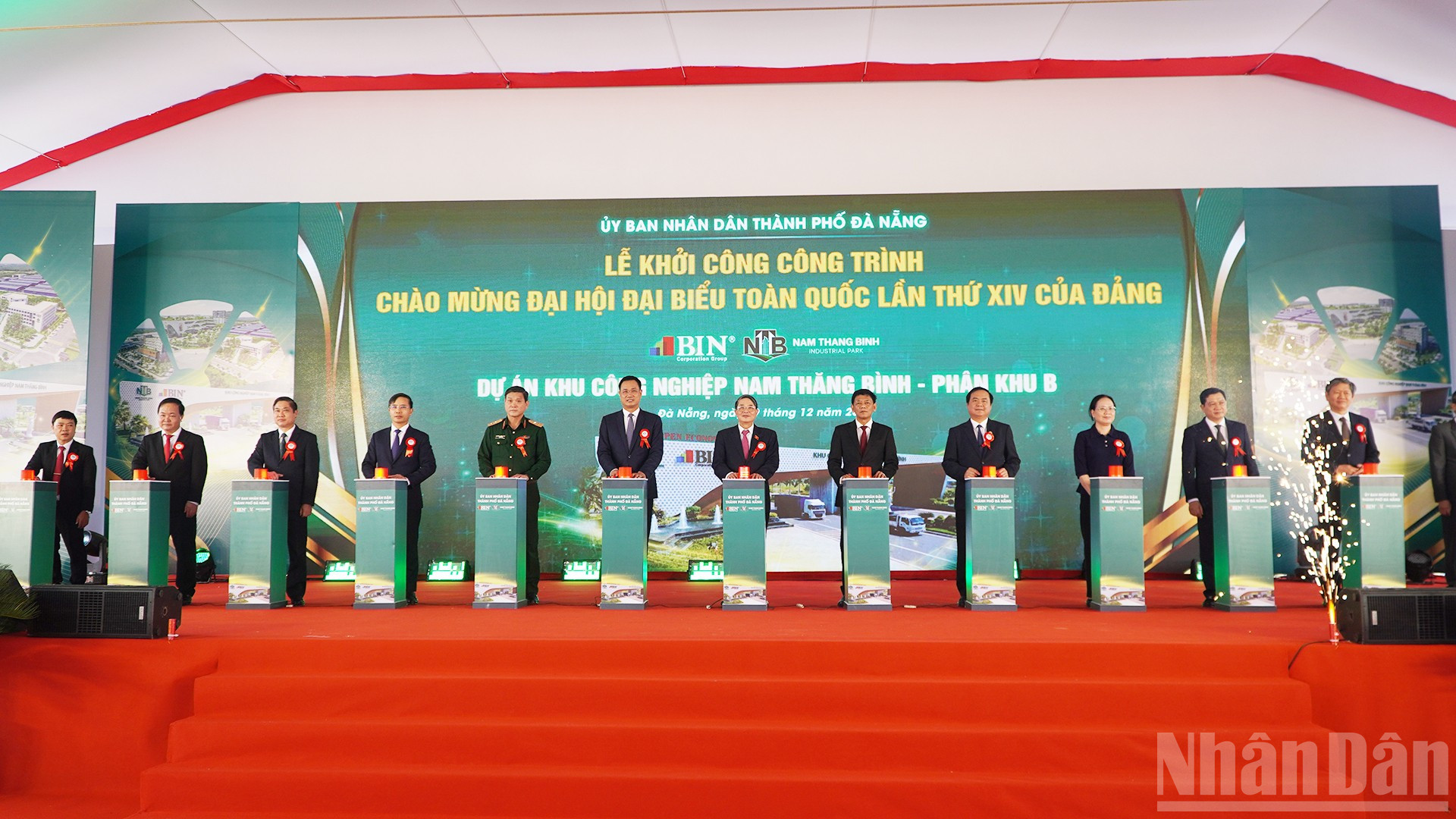 Phó Chủ tịch Quốc hội Nguyễn Đức Hải cùng các đại biểu bấm nút khởi công Dự án.