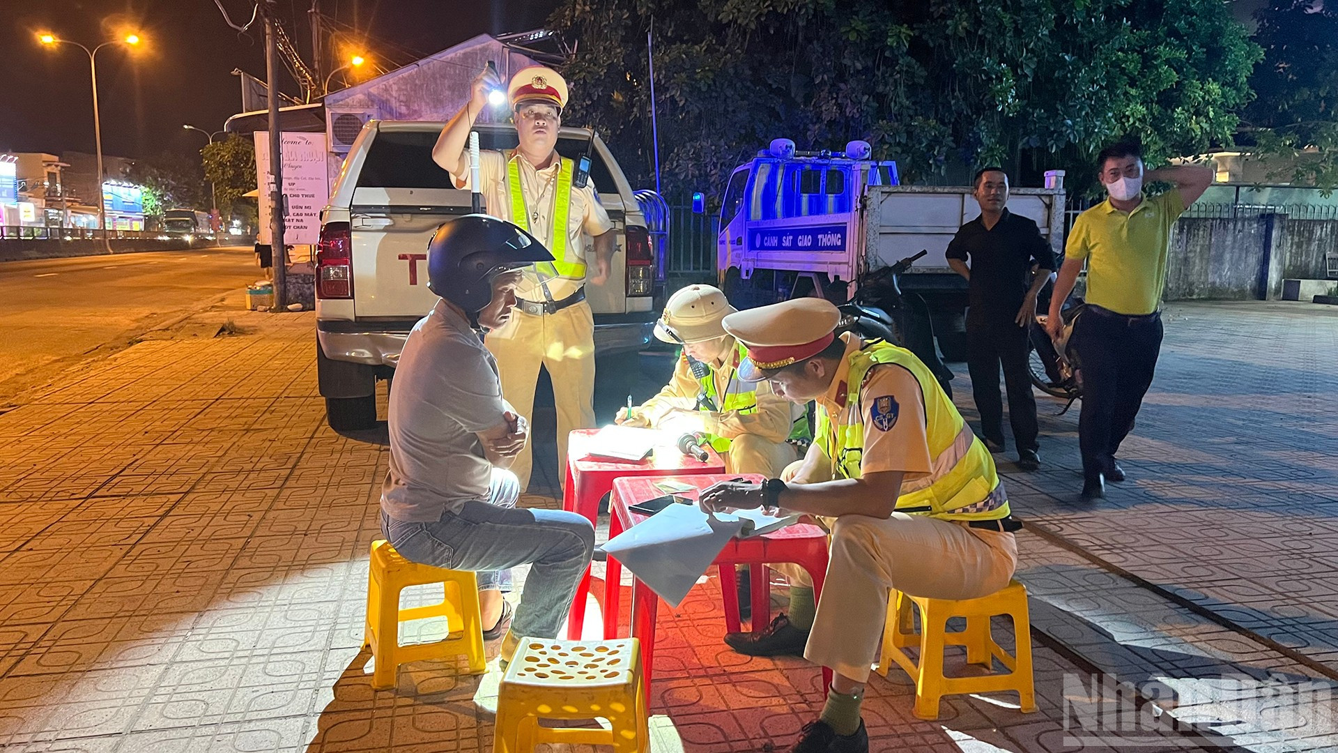 Trong 7 tháng đầu năm, Phòng Cảnh sát giao thông, Công an thành phố Đà Nẵng đã xử lý 5884 trường hợp vi phạm nồng độ cồn. ndo_br_7.jpg