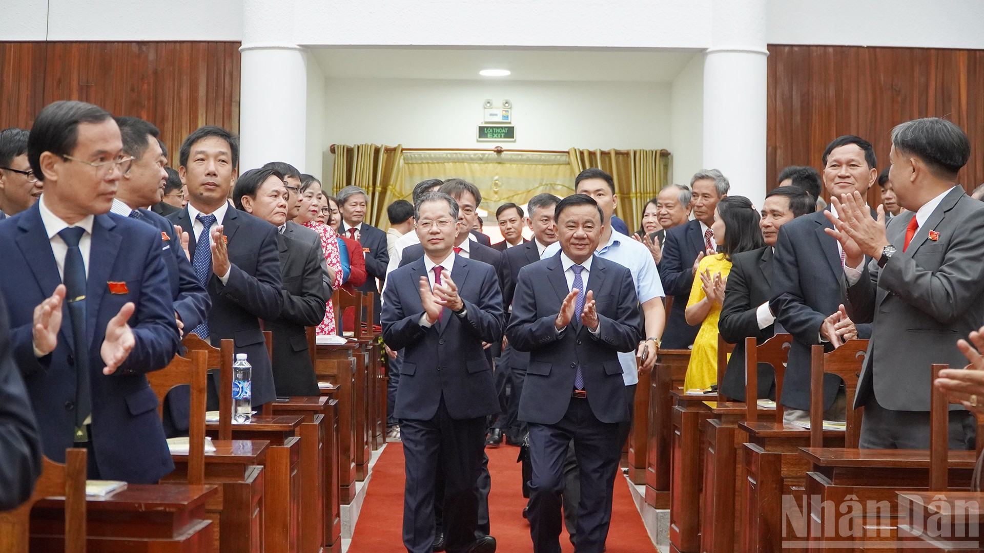 Đồng chí Trần Cẩm Tú, Ủy viên Bộ Chính trị, Thường trực Ban Bí thư dự, chỉ đạo Đại hội Đảng bộ phường Bàn Thạch lần thứ I. (Ảnh: ANH QUÂN) ndo_br_6.jpg