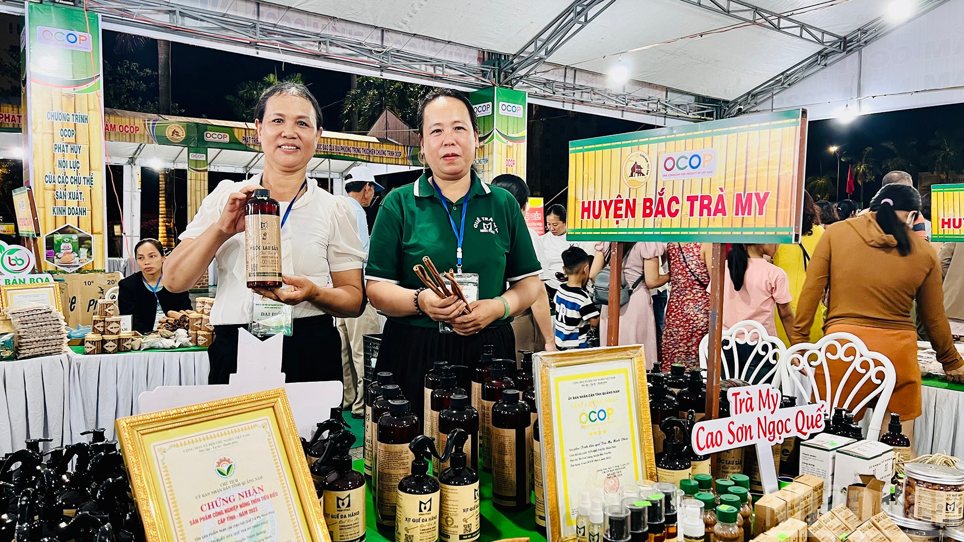 Sản phẩm quế của Hợp tác xã Quế Trà My Minh Phúc được bày bán tại nhiều thị trường trong nước. ndo_br_img-5493.jpg