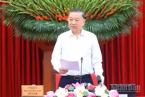 Tổng Bí thư, Chủ tịch nước Tô Lâm phát biểu chỉ đạo tại Phiên họp thứ nhất Ban Chỉ đạo Trung ương về tổng kết thực tiễn và nghiên cứu sửa đổi, bổ sung Điều lệ Đảng. (Ảnh: ĐĂNG KHOA)