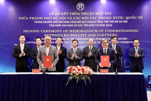 Lãnh đạo Ủy ban nhân dân thành phố Hà Nội và Tập đoàn Công nghệ CMC ký kết bản ghi nhớ hợp tác giai đoạn 2026-2030, thúc đẩy chuyển đổi số, chuyển đổi AI và đổi mới sáng tạo. 