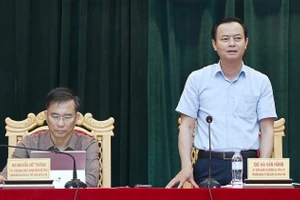 Đồng chí Hà Văn Hùng, Ủy viên Ban Thường vụ, Trưởng Ban Tuyên giáo Dân vận Hà Tĩnh làm rõ thêm các nội dung về lễ kỷ niệm tại buổi họp báo.