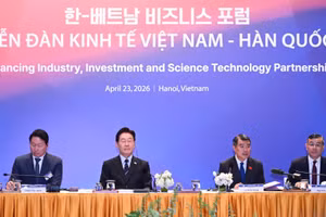 Thủ tướng Chính phủ Lê Minh Hưng và Tổng thống Hàn Quốc Lee Jae Myung cùng dự Toạ đàm bàn tròn về hợp tác kinh tế, thương mại, đầu tư Việt Nam-Hàn Quốc. (Ảnh: TRẦN HẢI)