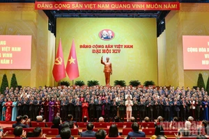 Ban Chấp hành Trung ương Đảng Cộng sản Việt Nam khóa XIV ra mắt Đại hội. (Ảnh: DUY LINH)