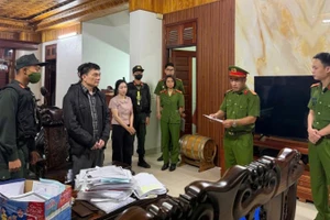 Bắt giữ các đối tượng vi phạm pháp luận. (Ảnh: Công an tỉnh Phú Thọ cung cấp)