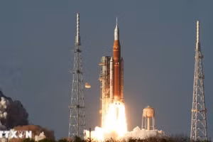 Mỹ: Các phi hành gia Artemis II gặp rắc rối với nhà vệ sinh khi đang bay tới Mặt Trăng