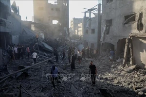 Cảnh tàn phá sau cuộc không kích của Israel tại Gaza. (Ảnh: THX/TTXVN)