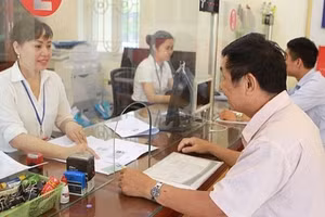 Việc thành lập Trung tâm phục vụ hành chính công giúp Hà Nội giảm mạnh số lượng công chức, viên chức tại bộ phận "một cửa". (Ảnh: MINH THU)