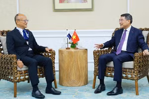 Thủ tướng Lê Minh Hưng gặp Chủ tịch Ngân hàng Phát triển Châu Á Masato Kanda. (Ảnh: TTXVN)