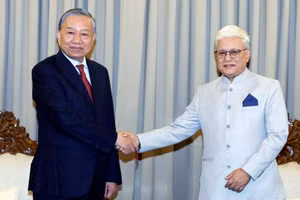 Tổng Bí thư, Chủ tịch nước Tô Lâm tiếp Thống đốc bang Maharashtra Jishnu Dev Varma. (Ảnh: TTXVN)