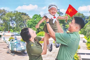 Hạnh phúc trong thời bình. (Tác giả NGUYỄN MẠNH CƯỜNG) 