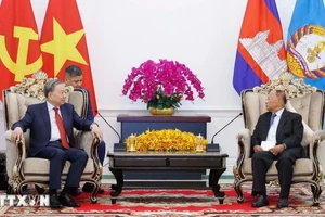 Tổng Bí thư Tô Lâm gặp Chủ tịch danh dự Đảng Nhân dân Campuchia Heng Samrin. (Ảnh: Thống Nhất/TTXVN)