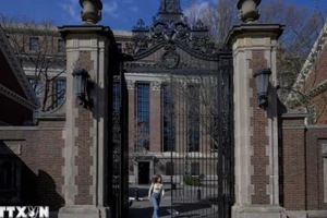Tổng thống Donald Trump yêu cầu Đại học Harvard bồi thường 1 tỷ USD