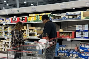 Khách hàng mua sắm tại siêu thị Costco ở bang Maryland. (Ảnh: Đoàn Hùng/TTXVN)