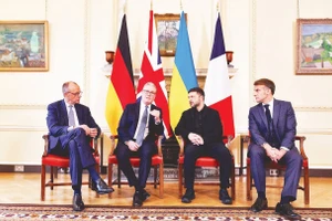 Các nhà lãnh đạo Anh, Pháp, Đức và Ukraine gặp nhau tại London. (Ảnh: TÂN HOA XÃ)