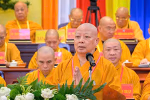 Hòa thượng Thích Lệ Trang phát biểu tại Đại hội Đại biểu Phật giáo Thành phố Hồ Chí Minh lần thứ I. (Ảnh: AN PHƯƠNG)