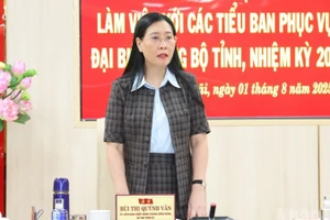 Đồng chí Bùi Thị Quỳnh Vân, Ủy viên Trung ương Đảng, Bí thư Tỉnh ủy Quảng Ngãi phát biểu chỉ đạo tại buổi làm việc.