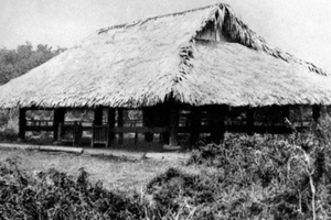 Đình Tân Trào, huyện Sơn Dương (Tuyên Quang), nơi diễn ra Đại hội Quốc dân do Việt Minh triệu tập, ngày 16/8/1945, thông qua “10 chính sách lớn của Việt Minh”; thông qua “Lệnh tổng khởi nghĩa”; quy định quốc kỳ, quốc ca; thành lập Ủy ban Dân tộc giải phóng Trung ương, tức Chính phủ Lâm thời do đồng chí Hồ Chí Minh làm Chủ tịch. (Ảnh: Tư liệu TTXVN)