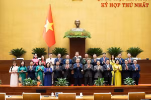 Lãnh đạo Đảng, Nhà nước, Chính phủ, Quốc hội chụp ảnh cùng các đại biểu Quốc hội tỉnh Đồng Nai tại Kỳ họp thứ Nhất, Quốc hội Khóa XVI. (Ảnh: chinhphu.vn)