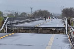 Sập cầu trên tuyến quốc lộ huyết mạch của Italia