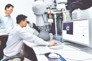 Hoạt động nghiên cứu khoa học tại Đại học Bách khoa Hà Nội. (Ảnh NGUYỄN ĐĂNG)