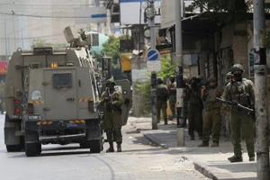 Các lực lượng Israel được triển khai tại thành phố Nablus, Bờ Tây. (Ảnh: THX/TTXVN)