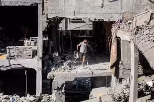 Cảnh đổ nát sau cuộc tấn công của Israel tại trại tị nạn Al-Shati, phía tây Gaza, ngày 9/5/2026. (Ảnh: THX/TTXVN)