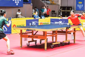 Chung kết đơn nữ giữa Bảo Hân (Quân đội 1) và Ngọc Hà (Hải Phòng 2). (Ảnh: THẾ ĐẠI)