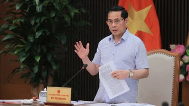 Phó Thủ tướng Bùi Thanh Sơn chủ trì họp rà soát công tác chuẩn bị Đại hội Đảng bộ của 3 bộ, cơ quan. (Ảnh: VGP)