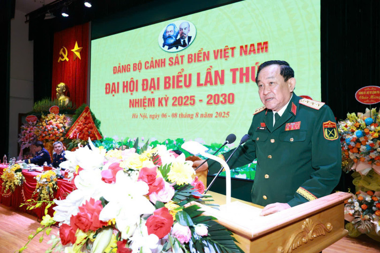 Thượng tướng Võ Minh Lương, Ủy viên Trung ương Đảng, Ủy viên Thường vụ Quân ủy Trung ương, Thứ trưởng Quốc phòng phát biểu chỉ đạo đại hội. z6883248543165-4da56db36be1129978b203ed58435b3a.jpg