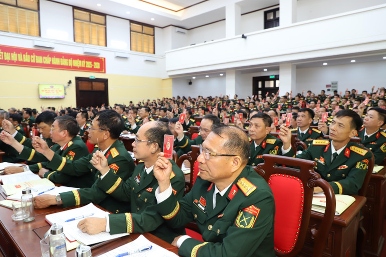 Đại hội nhất trí thông qua cơ cấu, số lượng Ban Chấp hành Đảng bộ nhiệm kỳ 2025-2030. (Ảnh: THANH TÚ) 8a.jpg