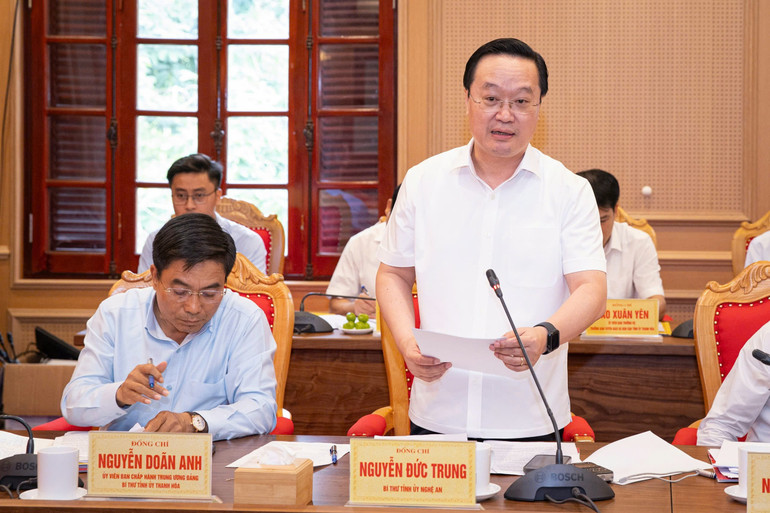 Đồng chí Nguyễn Đức Trung, Bí thư Tỉnh ủy Nghệ An nêu ý kiến tại buổi làm việc. (Ảnh: SƠN TÙNG) z6696837192352-fef5d9dda6e830bd7e33fb5fc8540d94.jpg
