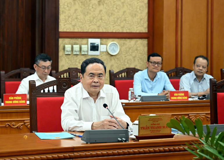 Đồng chí Trần Thanh Mẫn chủ trì Tổ Công tác số 3 làm việc với Ban Thường vụ Tỉnh ủy Đồng Tháp. (Ảnh: DUY LINH) 1.jpg