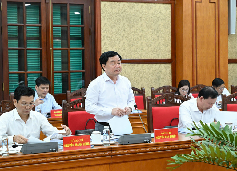 Đồng chí Nguyễn Văn Quyết, Bí thư Tỉnh ủy Tây Ninh báo cáo tại buổi làm việc. (Ảnh: TRẦN HẢI) tq1.jpg