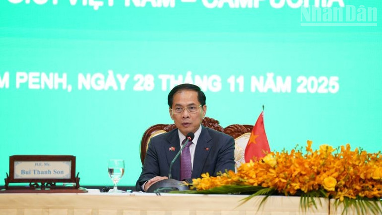 Wicepremier Bui Thanh Son był współprzewodniczącym konferencji. (Zdjęcie: DINH TRUONG) ndo_tr_dsc07489.jpg