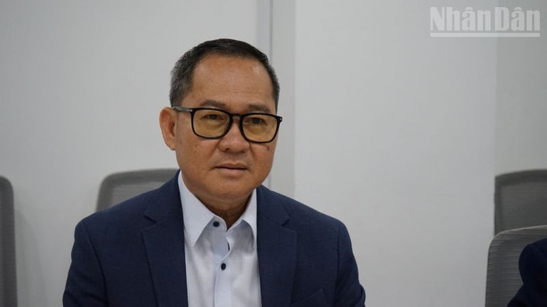 Chủ tịch Câu lạc bộ các nhà báo Campuchia Puy Kea bày tỏ mong muốn thúc đẩy hơn nữa hợp tác với Hội Nhà báo Việt Nam. (Ảnh: ĐINH TRƯỜNG) ndo_tr_dsc06695.jpg