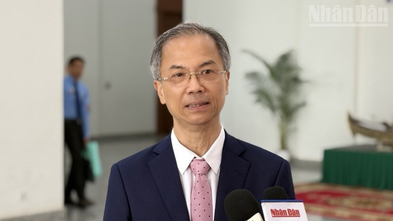 Phó Chủ tịch VASS, Tiến sĩ Đặng Xuân Thanh trả lời phỏng vấn báo chí. (Ảnh: HUY VŨ) ndo_tr_photo-2025-09-29-22-13-46-6304.jpg