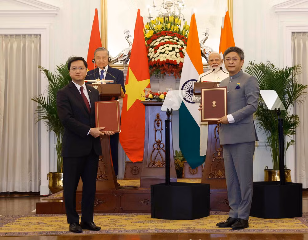 vna-potal-tong-bi-thu-chu-tich-nuoc-to-lam-va-thu-tuong-cong-hoa-an-do-narendra-modi-chung-kien-le-trao-cac-van-kien-hop-tac-giua-2-nuoc-8744754.jpg