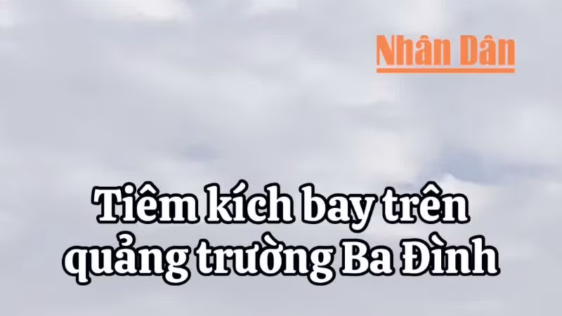 Tiêm kích bay trên quảng trường Ba Đình