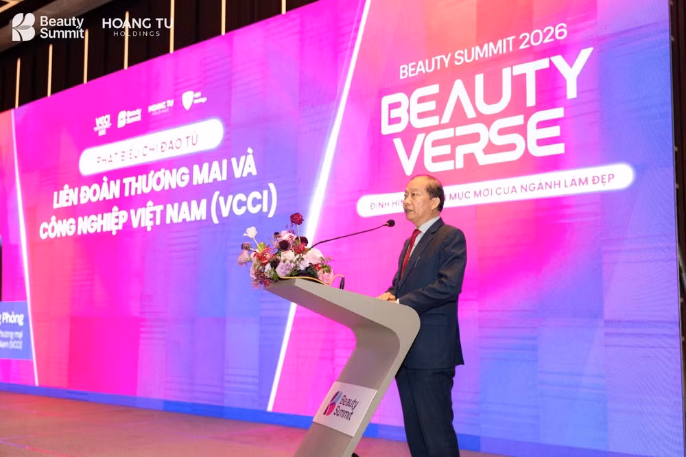 Ông Hoàng Quang Phòng, Phó Chủ tịch Liên đoàn Thương mại và Công nghiệp Việt Nam (VCCI) phát biểu tại họp báo. (Ảnh: BTC)