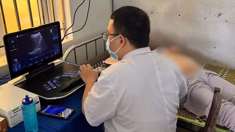 Khám và phát thuốc miễn phí cho hơn 500 người có công tại Huế