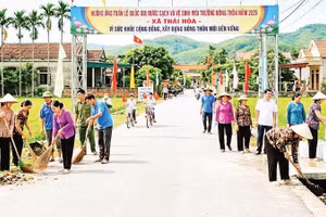 Người dân xã Thái Hòa xây dựng cảnh quan, đường làng xanh, sạch, đẹp.