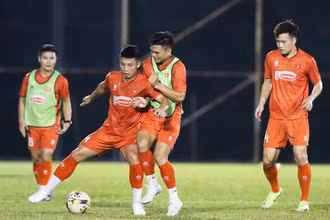 Các thành viên đội tuyển Việt Nam trong buổi tập đầu tiên trước thềm trận gặp Malaysia. (Ảnh: VFF)