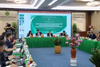Bộ trưởng Khoa học và Công nghệ Nguyễn Mạnh Hùng, Thứ trưởng Nông nghiệp và Môi trường Hoàng Trung, Thứ trưởng Khoa học và Công nghệ Hoàng Minh trong buổi làm việc với Học viện Nông nghiệp Việt Nam chiều 21/6.
