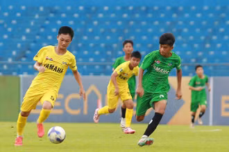 U13 Nam Định (áo xanh) giành chiến thắng trước U13 Sông Lam Nghệ An để lên ngôi vô địch.