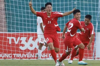 Các cầu thủ U20 Triều Tiên ăn mừng bàn thắng ở những phút bù giờ. (Ảnh: AFC)