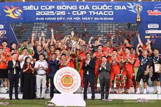 Câu lạc bộ Công an Hà Nội ăn mừng danh hiệu Siêu cúp Quốc gia 2025-2026. (Ảnh: TRẦN HẢI)