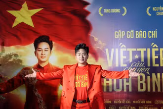 Ca sĩ Tùng Dương ra mắt MV “Viết tiếp câu chuyện hòa bình”. (Ảnh: MẠNH NGUYỄN)